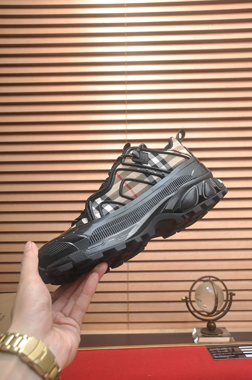 Men's shoes 💰680💶[Burberry] (cowhide lining) classic low-top sneakers｜Imported cowhide with classic plaid fabric｜Cow leather lining｜Original outsole｜Fine workmanship and comfortable to wear Size: 38-44 (customized at 45)